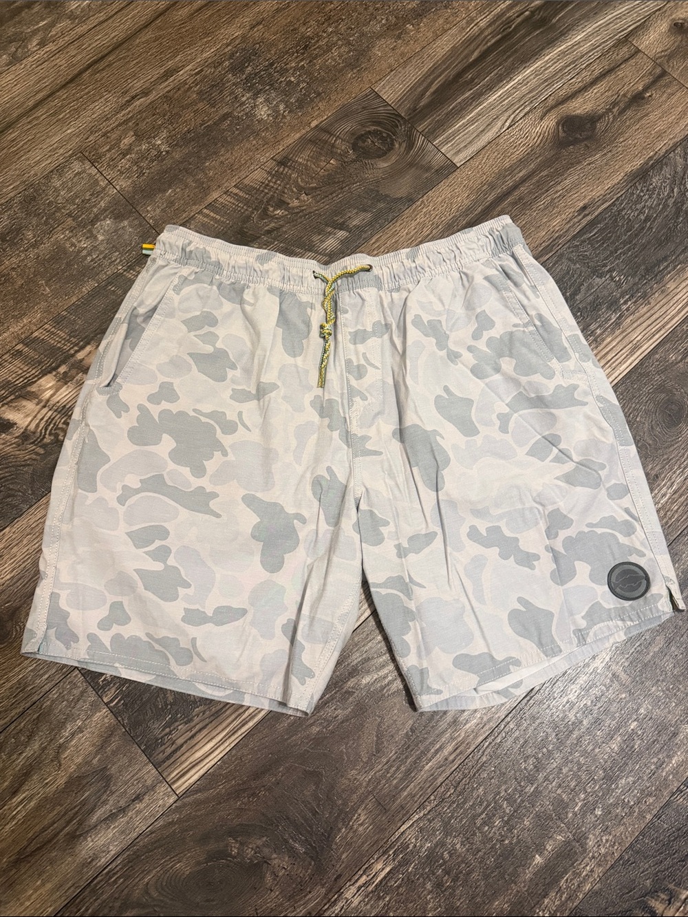 Marsh Wear Mallard Volley Shorts Men's Light Gray Camo Pockets Elastic XL
